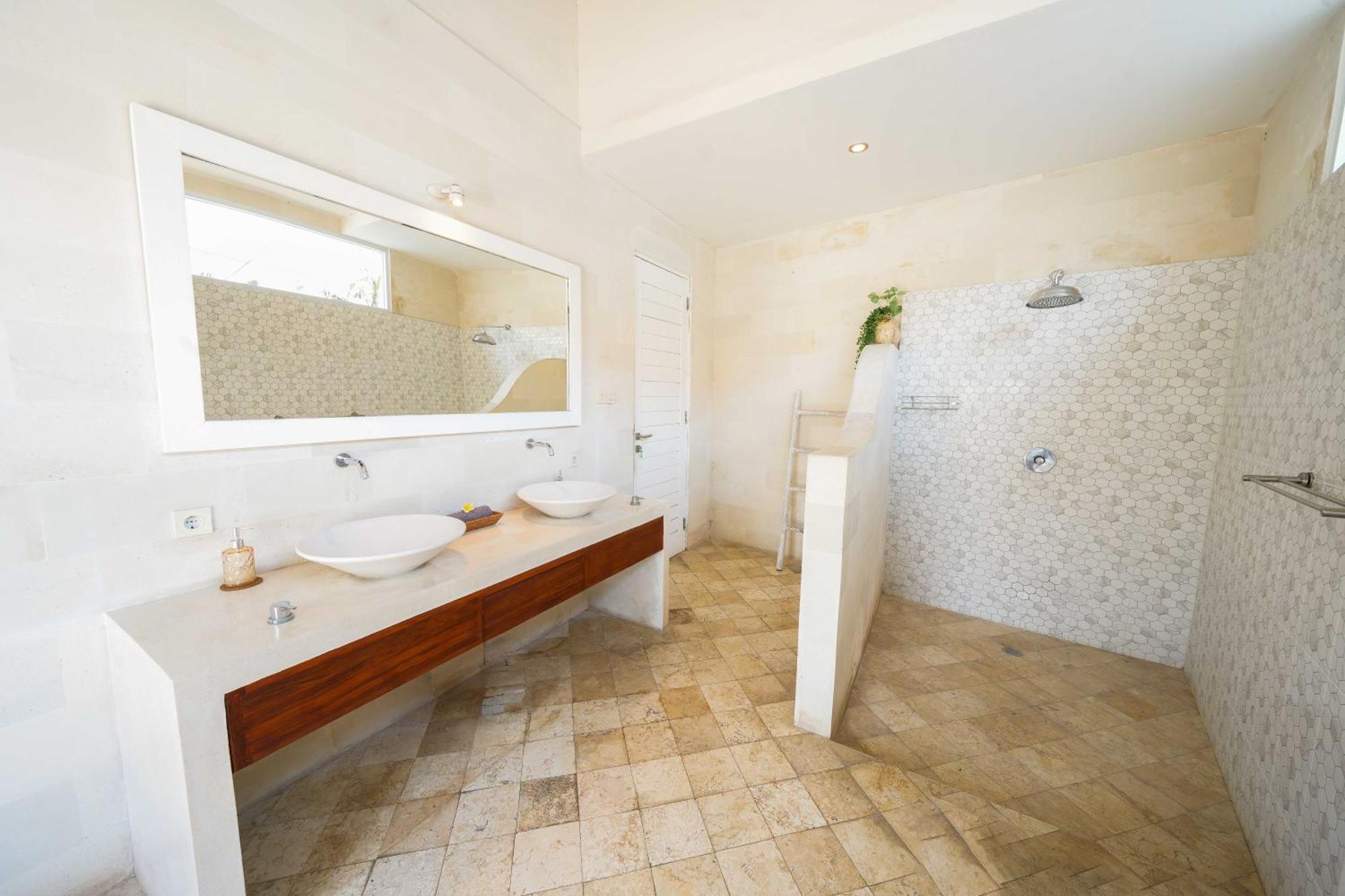 Rae - - Legian Luxury 3 Bedroom 3 Bathroom - Great Location * Seminyak (Bali)