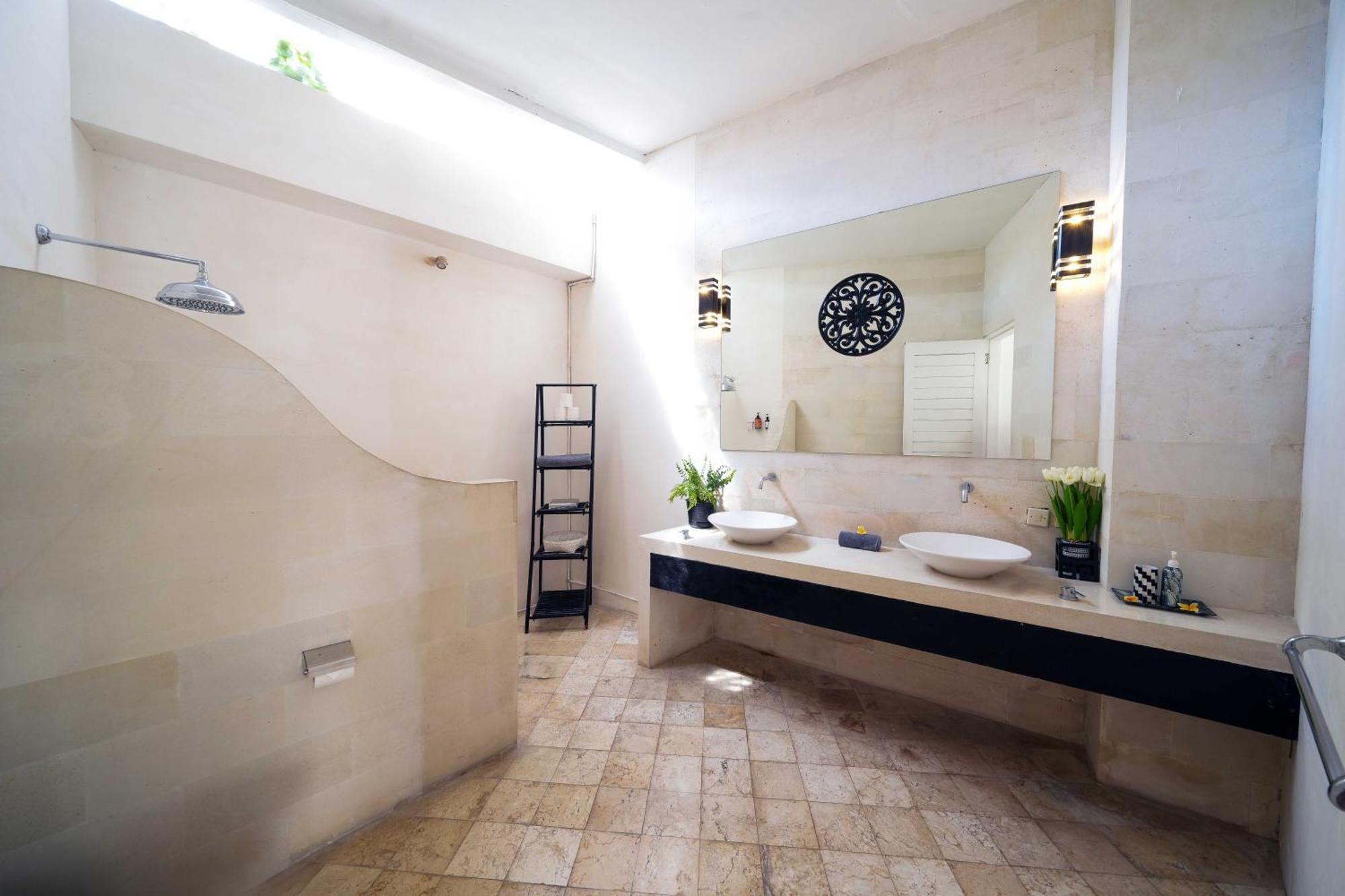 Rae - - Legian Luxury 3 Bedroom 3 Bathroom - Great Location