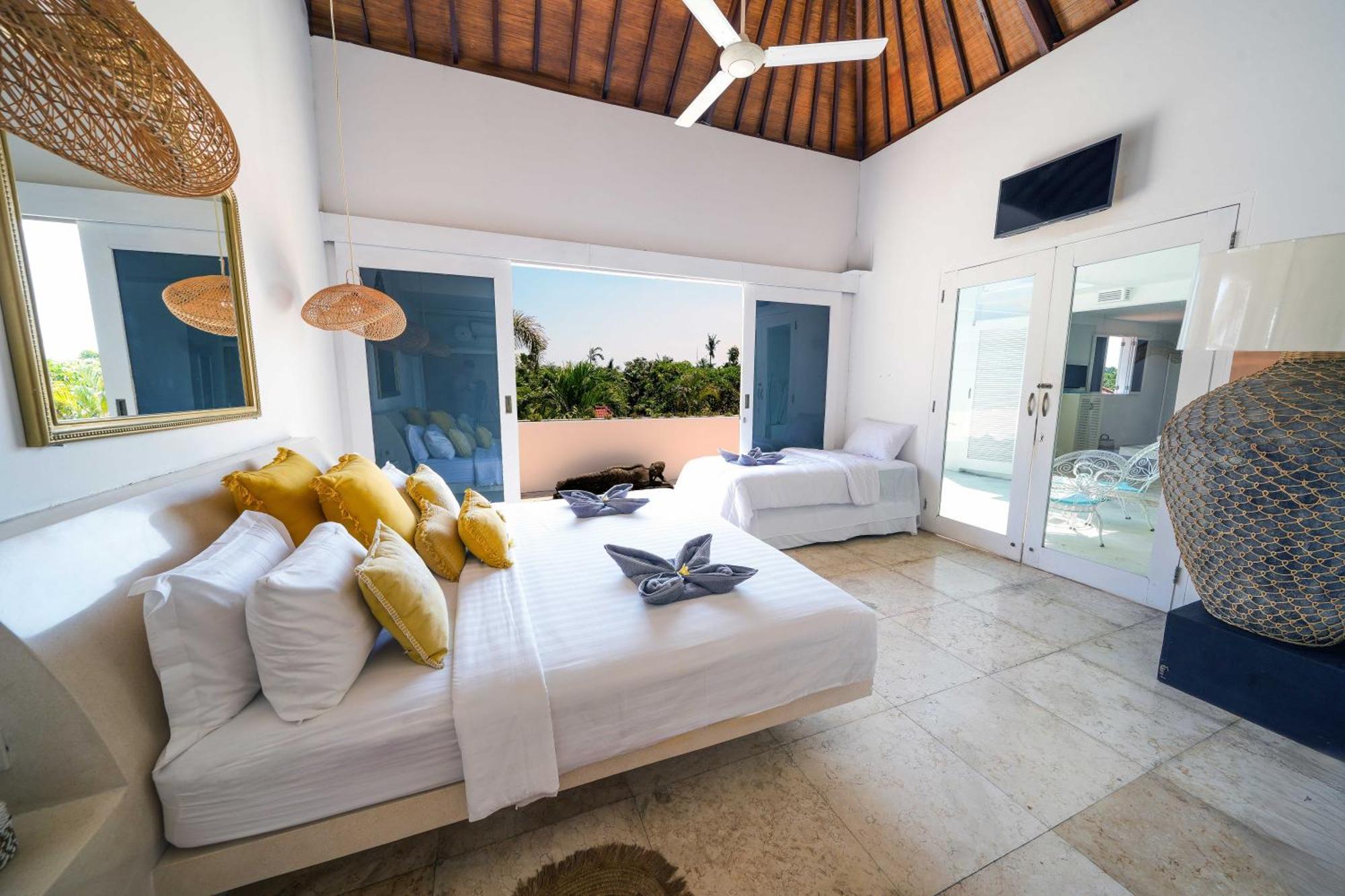 Rae - - Legian Luxury 3 Bedroom 3 Bathroom - Great Location Villa *